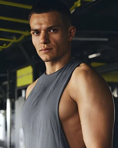 grey tank top